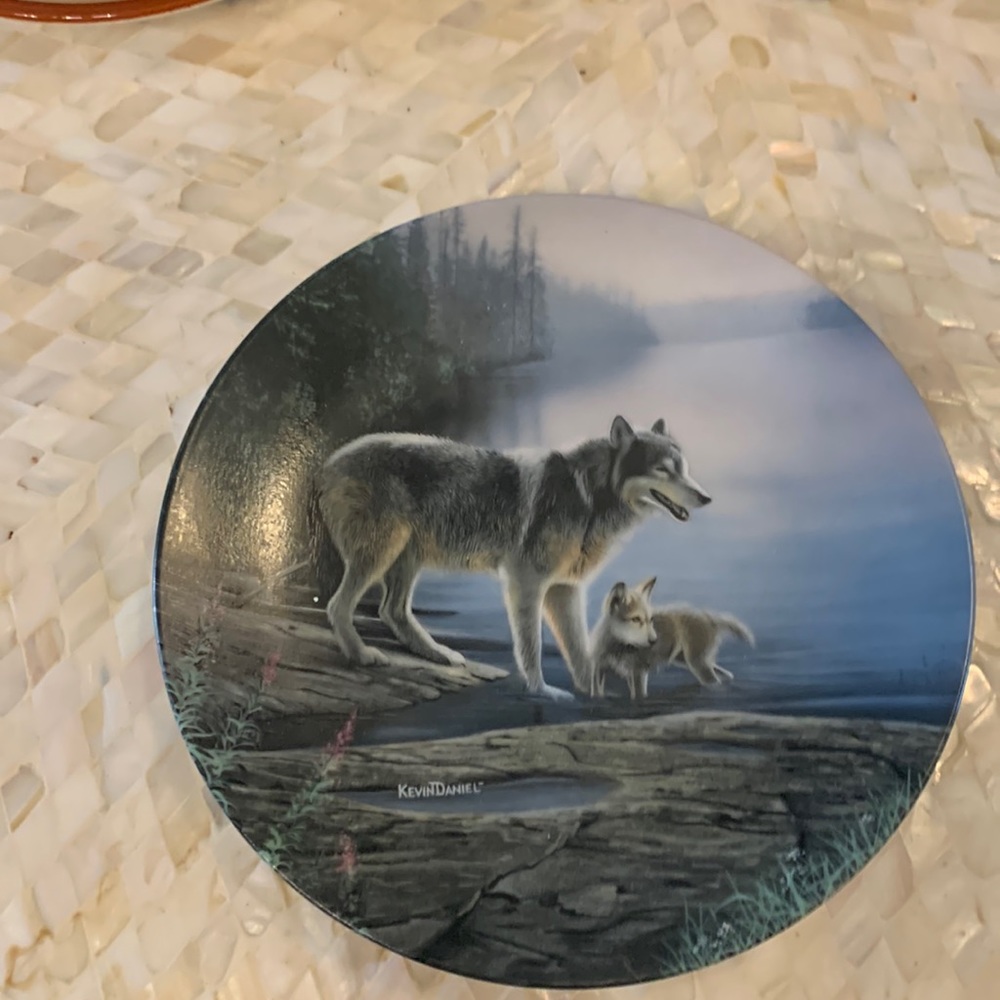 Collectible wolf plate by Kevin Daniel